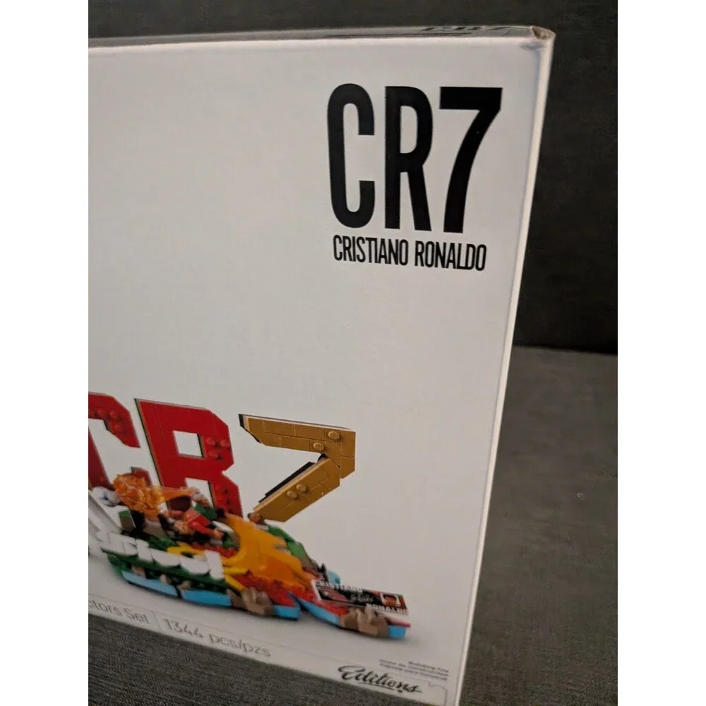LEGO Editions Cristiano Ronaldo - Collector's Set Co-Pack Building Set Gift